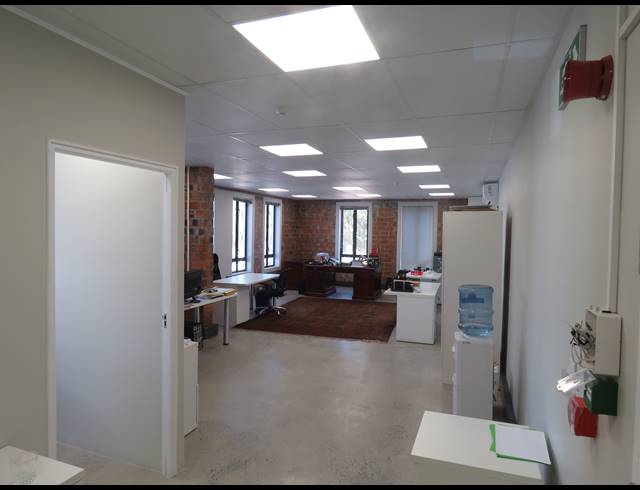 96.20M² OFFICE TO LET IN PAARDEVLEI